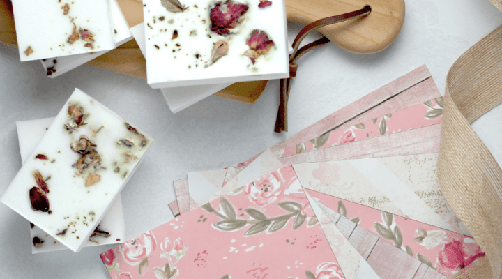 Receita de sabonete artesanal de hibisco – passo a passo!