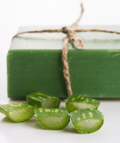 Sabonete de aloe vera, mel e azeite de oliva – receita completa passo a passo sabonete de aloe vera 2 420x502 - Sabonete de aloe vera, mel e azeite de oliva – receita completa passo a passo